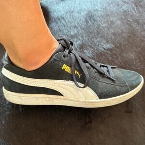 Puma Black suede trainers. Size 6 Men, Size 8.5 Women